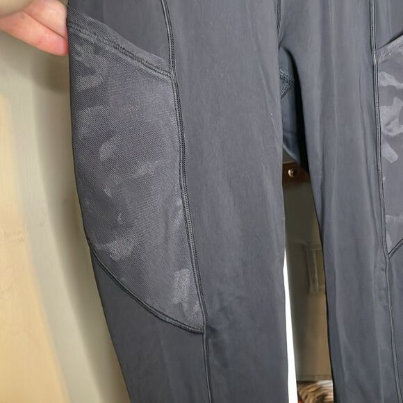 Lululemon Fast and Free Crop 23" Mesh Incognito Camo Emboss Rotated Black 4009 - Picture 2 of 7
